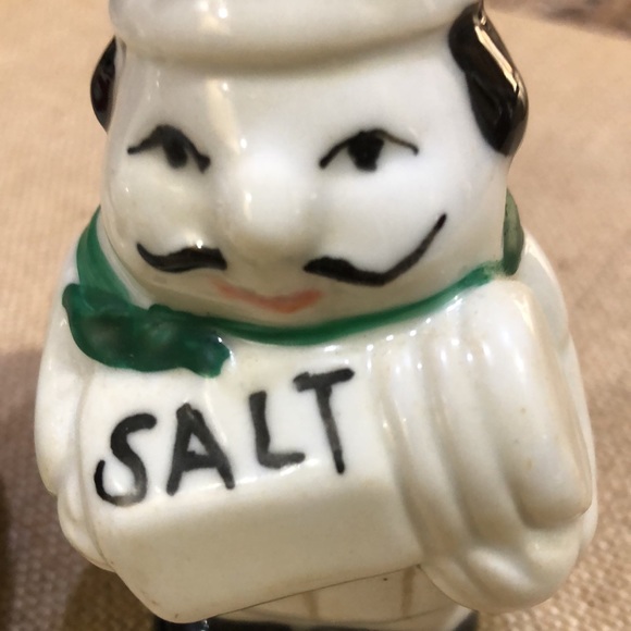 Vintage-Looking Chef Salt and Pepper Shakers - Picture 5 of 8